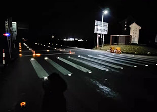 Tachas solares led para peatones: pequeñas luces de seguridad